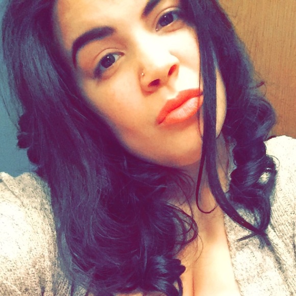 Profile Picture of Katherine Ocasio (@kkocasio) on Poshmark