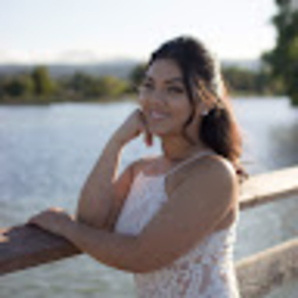 Profile Picture of Chelsey Canlas (@chelseykcanlas) on Poshmark