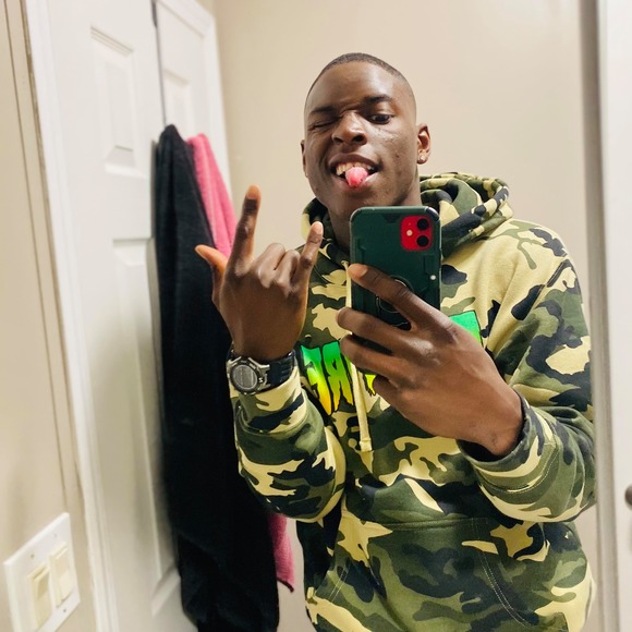 Profile Picture of Kenyun Cohens (@kenyuncohens79) on Poshmark