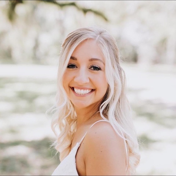 Profile Picture of Mikayla Feetterer (@mfeetterer) on Poshmark