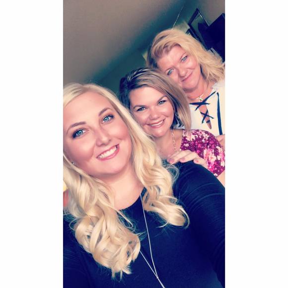 Profile Picture of Elaine Costin (@elainecostin69) on Poshmark