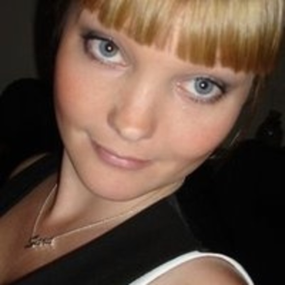 Profile Picture of Basilia Davis (@saeg20) on Poshmark