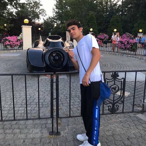 Profile Picture of Kevin Calkin (@kevincalkin) on Poshmark