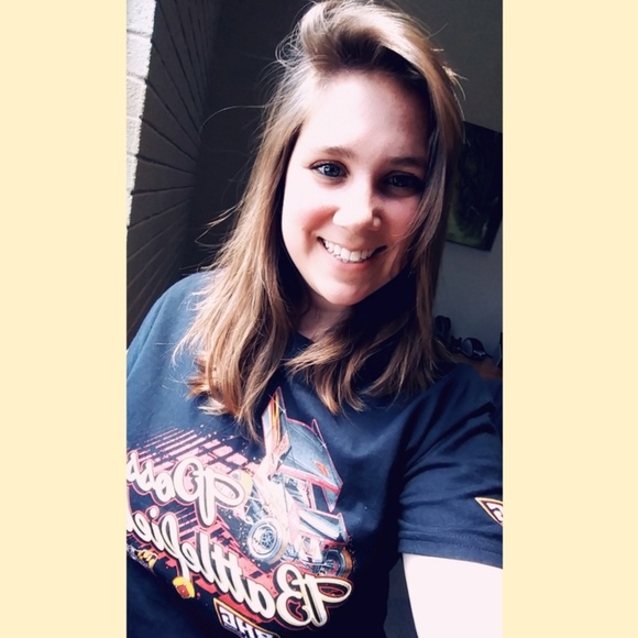 Profile Picture of Breanna Desenberg (@brmutzy) on Poshmark