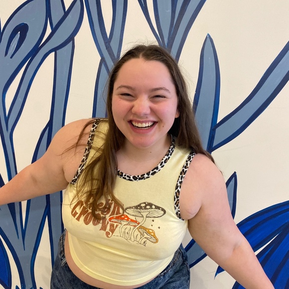 Profile Picture of Andrea Hansgen (@andierene) on Poshmark