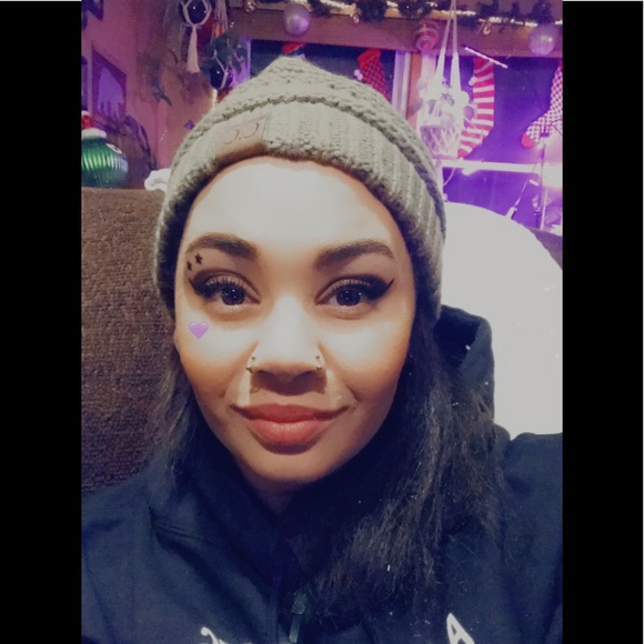 Profile Picture of Taylor Ballay (@tballay) on Poshmark