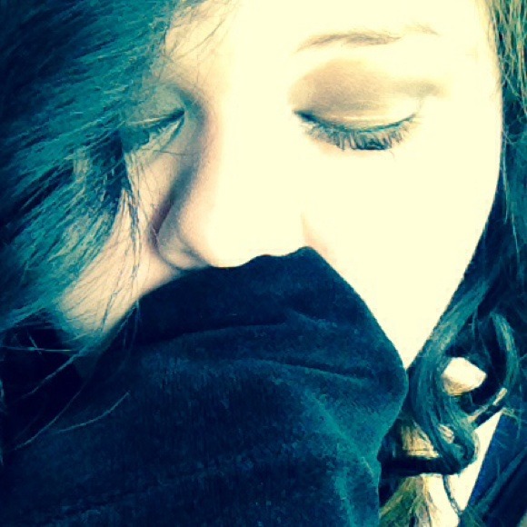 Profile Picture of Deserae Gwinn (@crazyrocklover) on Poshmark