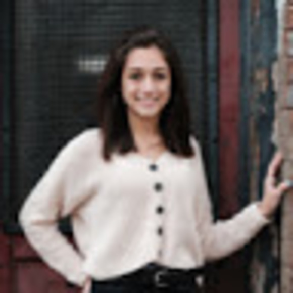 Profile Picture of Nina Dionise (@dionisenina) on Poshmark