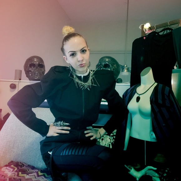 Profile Picture of Ashley Sexton (@sextonstyle) on Poshmark