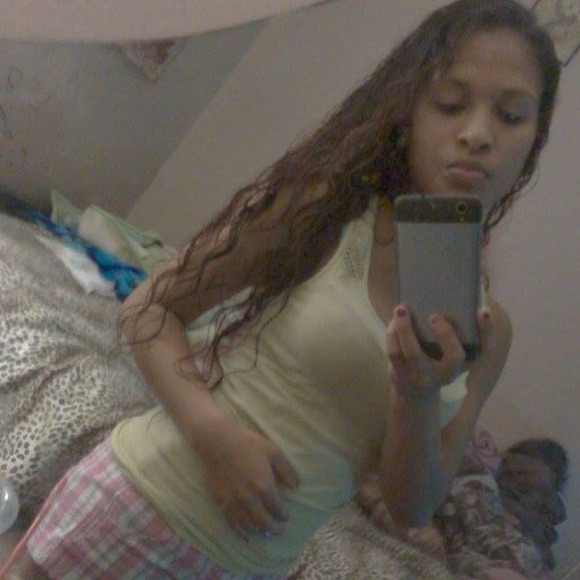 Profile Picture of Yeimi Gonzalez (@paul1t4) on Poshmark