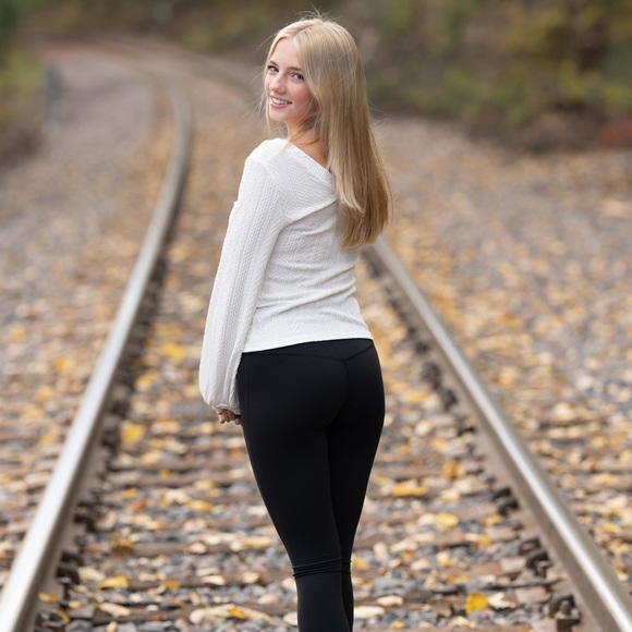 Grace Bruestle - Poshmark Profile Picture of Grace Bruestle (@grace_bruestle) on Poshmark