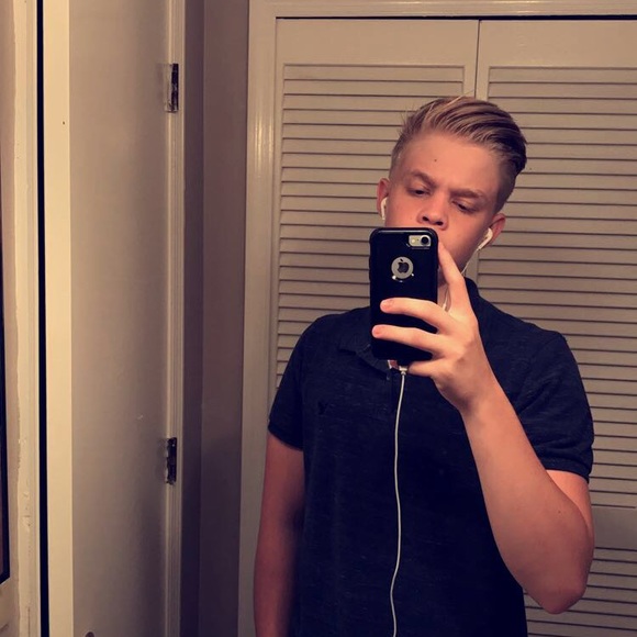 Profile Picture of Cameron Ryan (@cameronryan) on Poshmark