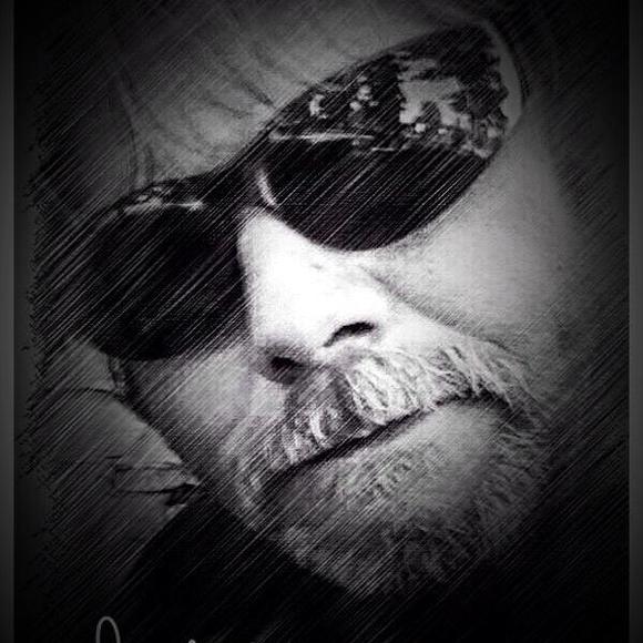 Profile Picture of Larry Lewis (@larrylewis451) on Poshmark