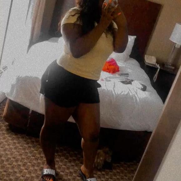 Profile Picture of Deasia Mcchristian (@dede1andonly) on Poshmark