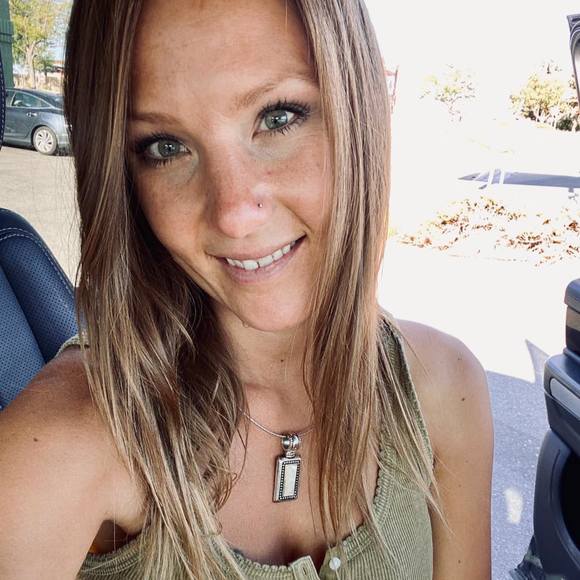 Profile Picture of Cassandra Brown (@blondie_1633) on Poshmark