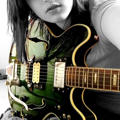 Profile Picture of Natasha Davidson (@nattheguitarist) on Twitter