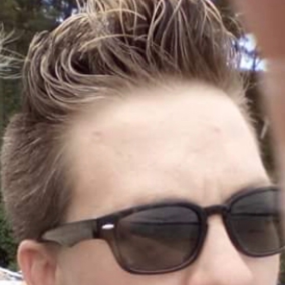 Profile Picture of Jennifer Jarred (@jennjarred) on Poshmark