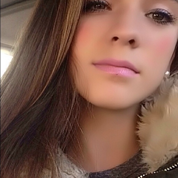 Profile Picture of Axis Petraska (@axispetraska) on Poshmark