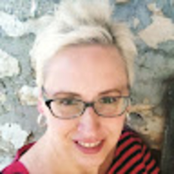 Profile Picture of Amy Cubbage (@moogacat) on Poshmark