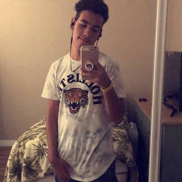 Profile Picture of Alex Reynoso (@alexreynoso2712) on Poshmark