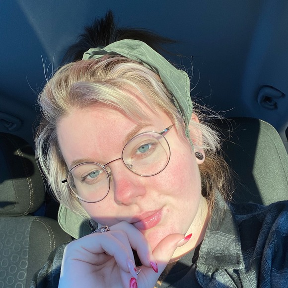 Profile Picture of Jennifer Curd (@jennifercurd) on Poshmark