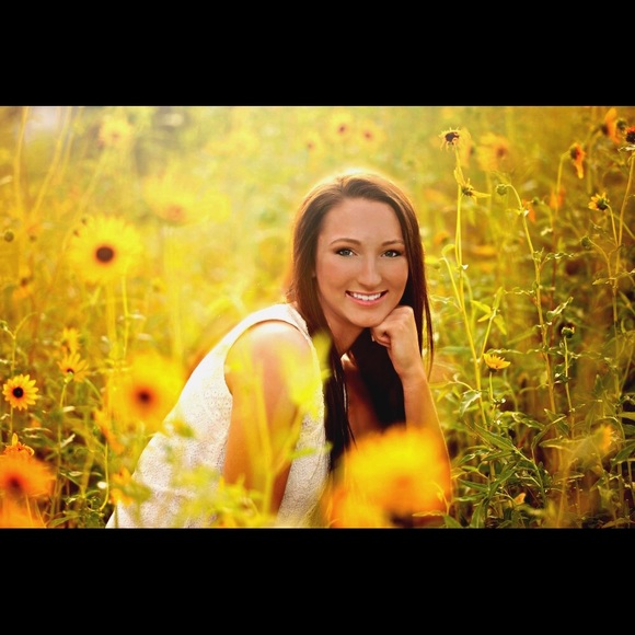 Profile Picture of Jess Hotovy (@jessiehotovy) on Poshmark