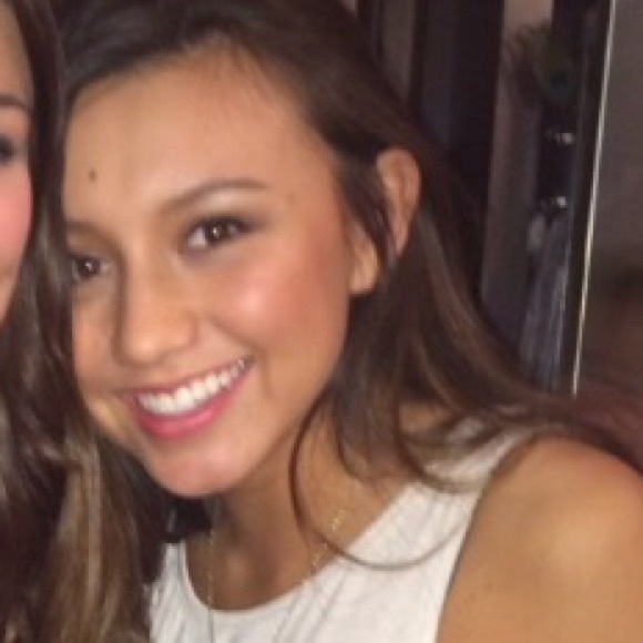Profile Picture of Hannah Keys (@hannahhkeyss) on Poshmark