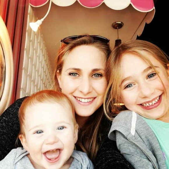 Profile Picture of Roxanne Hayes (@roxannehayes) on Poshmark