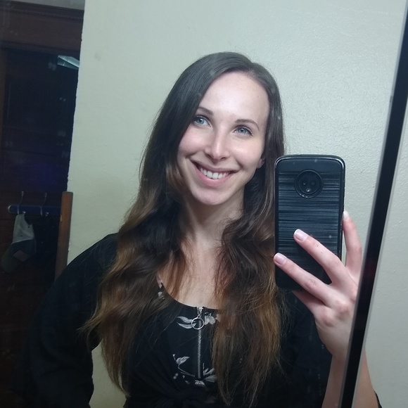 Profile Picture of Jaclyn Stoakes (@jaclynstoakes) on Poshmark