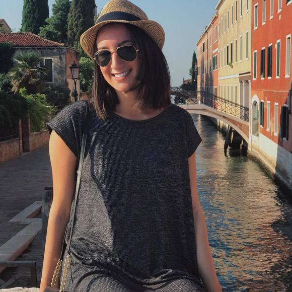 Profile Picture of Sisina Tucciarone (@sisina23) on Poshmark