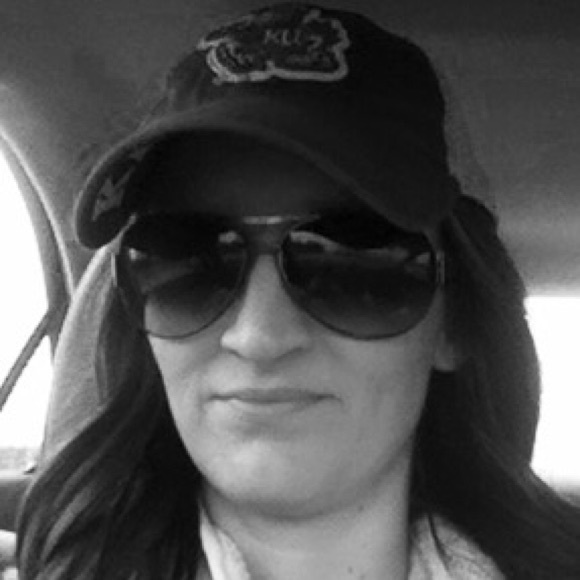 Profile Picture of Jessica Zickgraf (@jzigg) on Poshmark