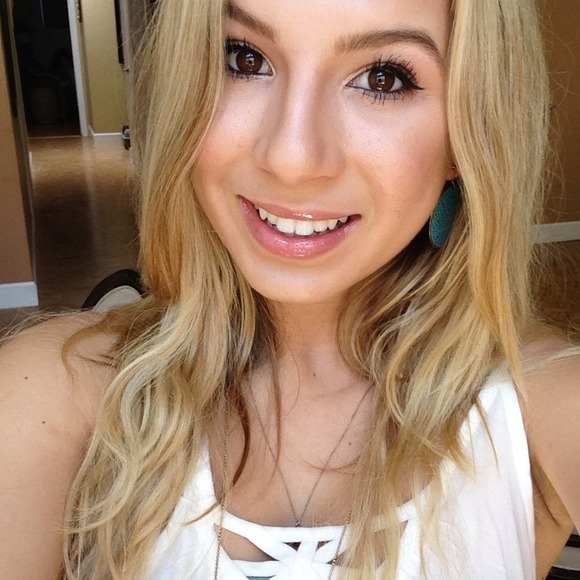 Profile Picture of Monica Davick (@monicadavick) on Poshmark