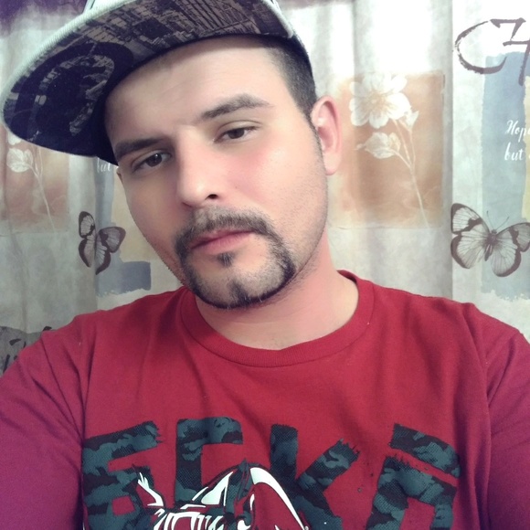 Profile Picture of Jonathan Mojica (@mojicajg88) on Poshmark