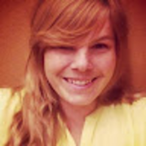 Profile Picture of Melanie Conover (@melmacaroni) on Poshmark