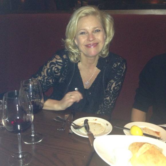 Profile Picture of Kim Maertens (@kimwyllie) on Poshmark