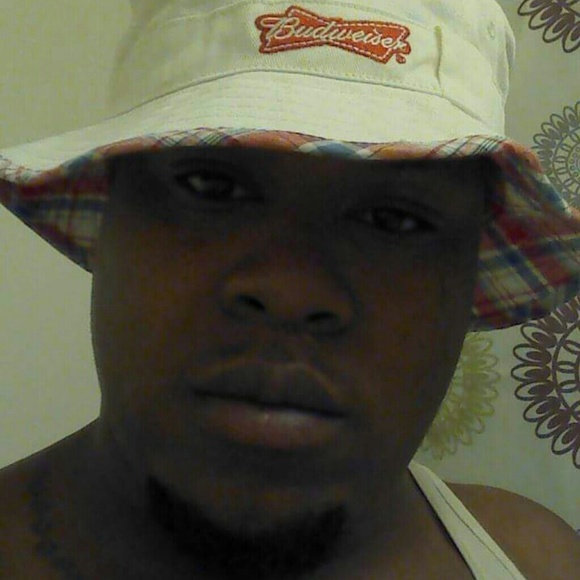 Profile Picture of Jovan Binns (@sevenmileking24) on Poshmark