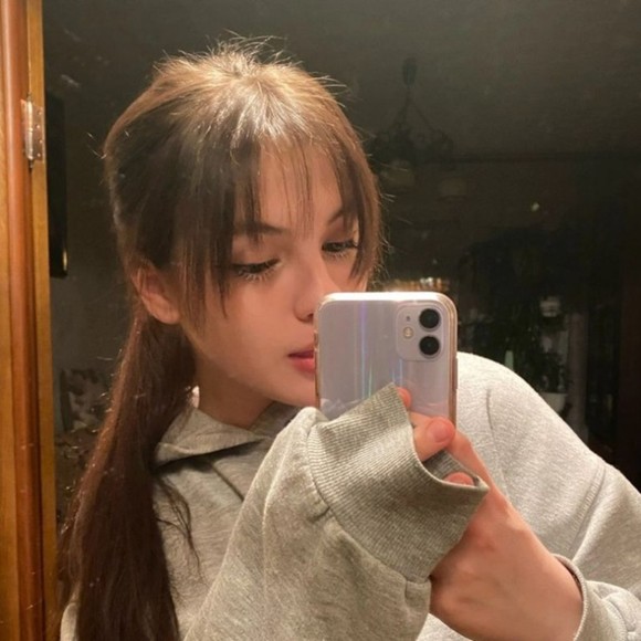 Profile Picture of Jaclyn Banome (@kizovi99) on Poshmark