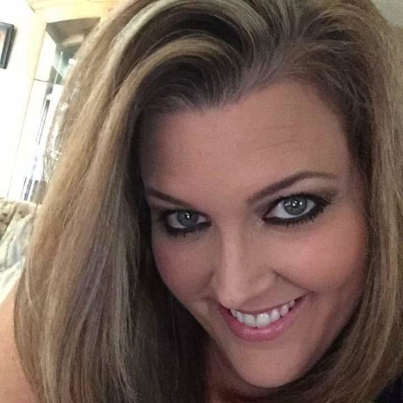 Profile Picture of Davida Guimond (@crazykidz4mom) on Poshmark