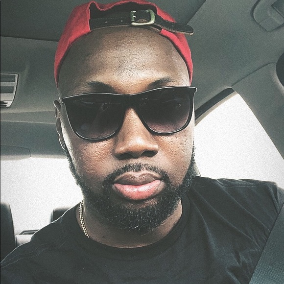 Profile Picture of Daryl Saine (@southworldceo) on Poshmark
