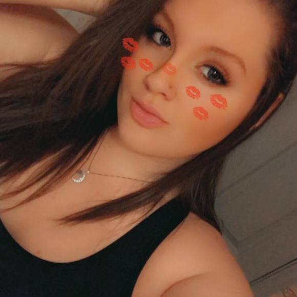 Profile Picture of Natalie Karnuth (@nataliekarnuth8) on Poshmark