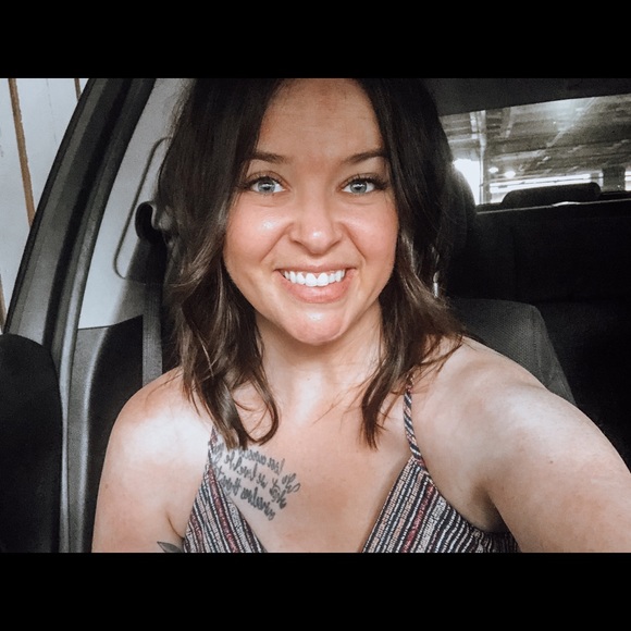 Profile Picture of Grace Ankney (@g_anne26) on Poshmark