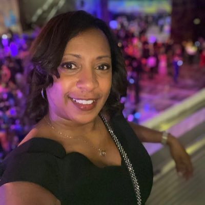 Profile Picture of Delores Robinson (@Robins10Dee) on Twitter