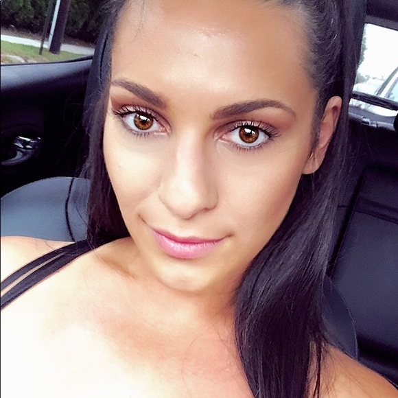 Profile Picture of Jennifer Palmenteri (@jpalmenteri87) on Poshmark