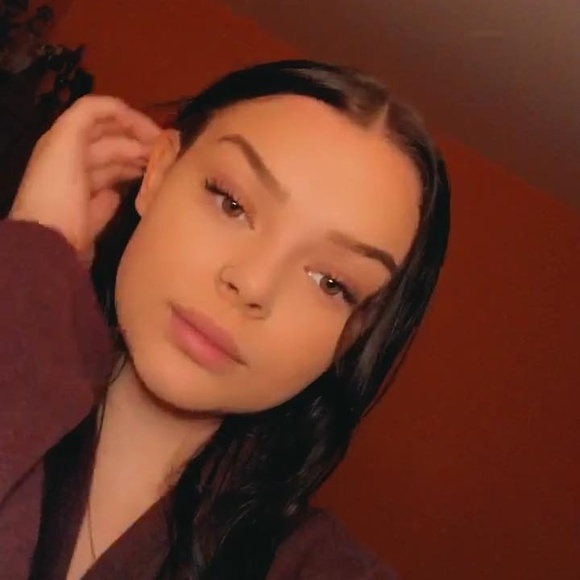 Profile Picture of Rye Rye (@rileyk0136) on Poshmark