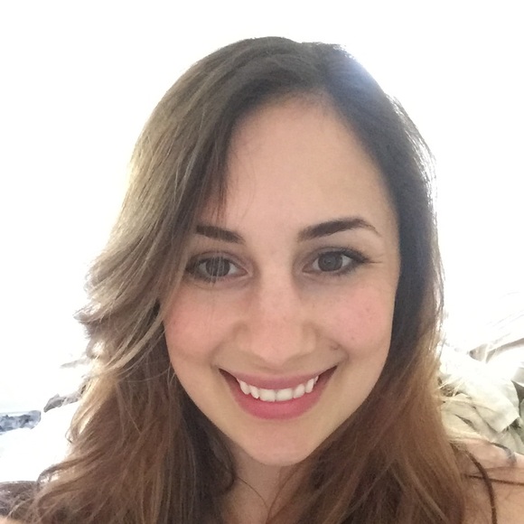 Profile Picture of Holly Gaskamp (@hgaskamp1) on Poshmark