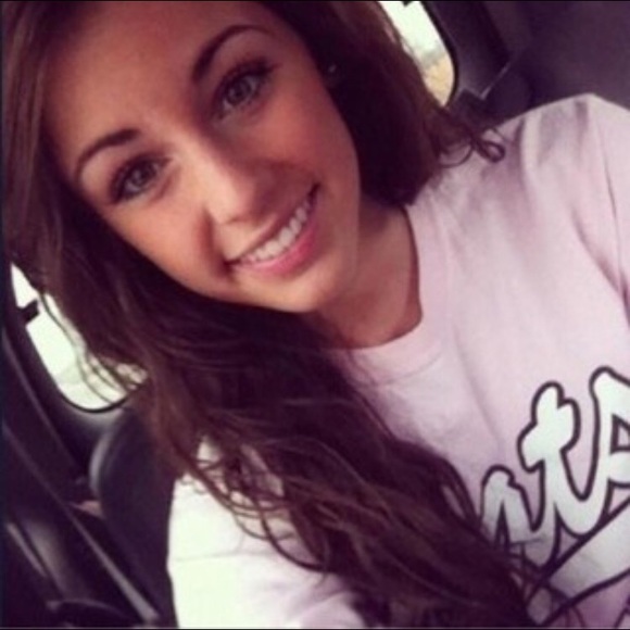 Profile Picture of Amy Overpeck (@amy_overpeck) on Poshmark