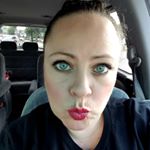 Profile Picture of Raina Bolander (@lipsareprettyasapeacock) on Instagram