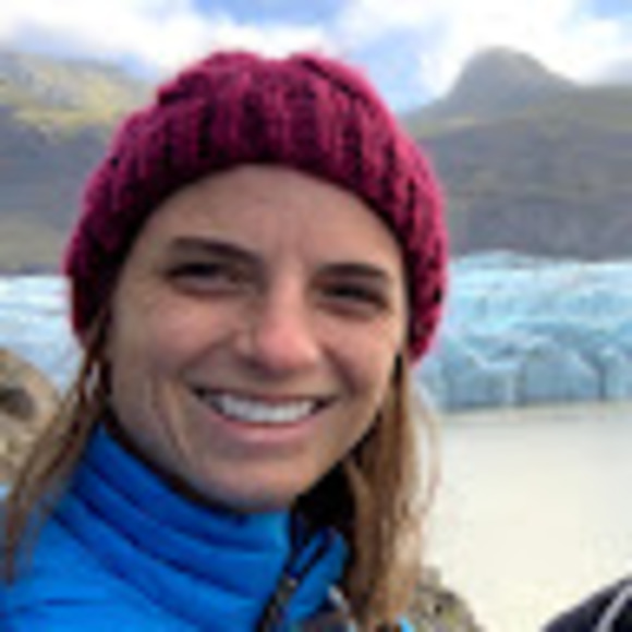 Arinn Bolin - Poshmark Profile Picture of Arinn Bolin (@arinnbolin) on Poshmark