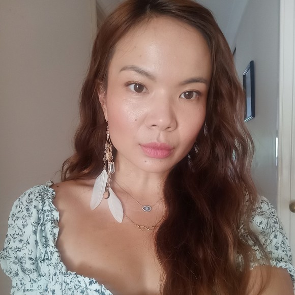 Profile Picture of Liyana Hassim (@liyanahassim) on Poshmark