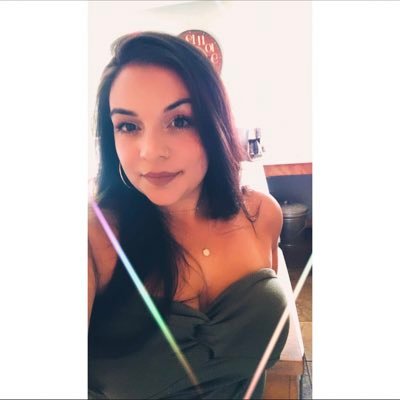 Profile Picture of Olivia Grajeda 👩🏻‍🏫 (@oliveyou93) on Twitter